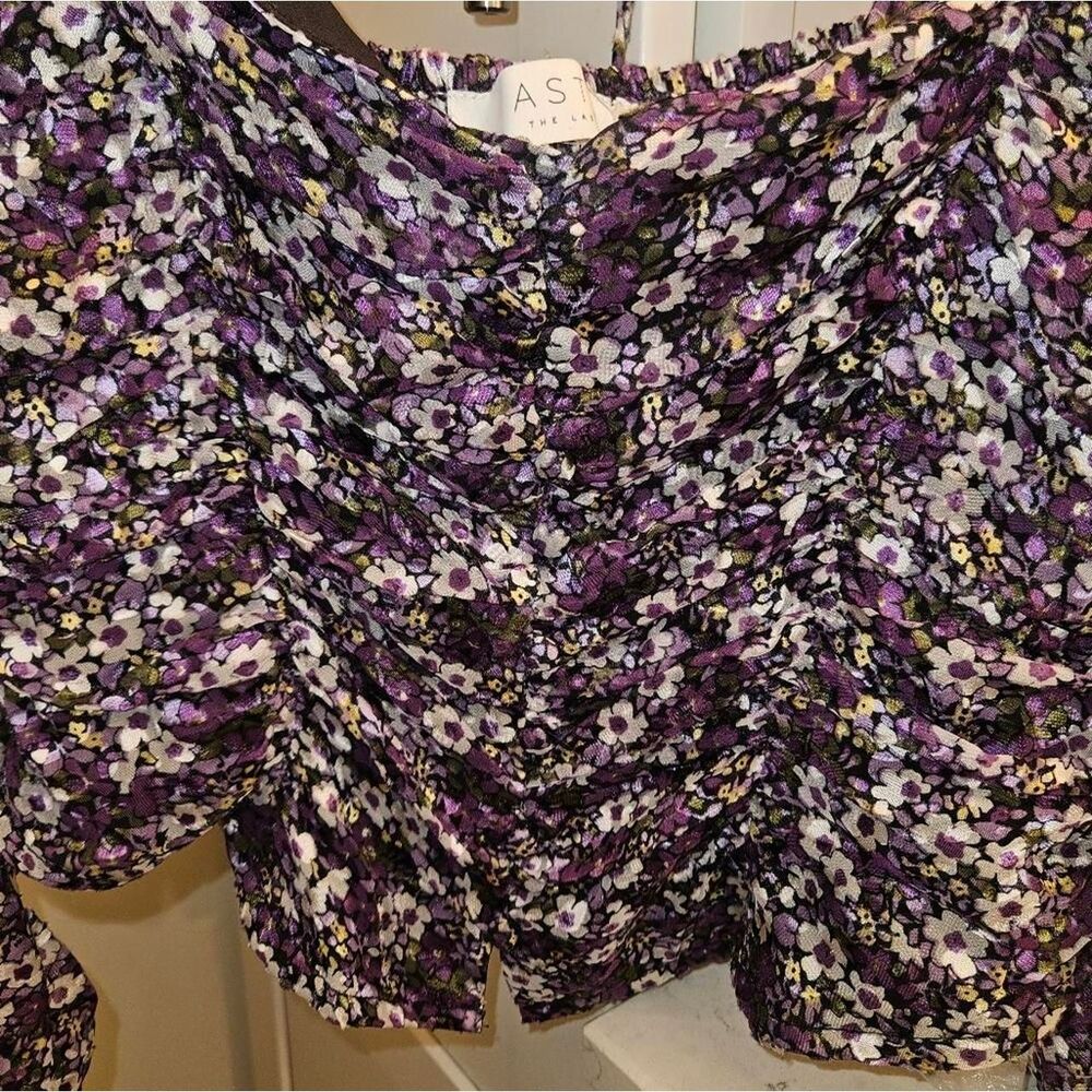 ASTR The Label Multi Floral Ruched Black Top Large NWOT - Picture 3 of 3